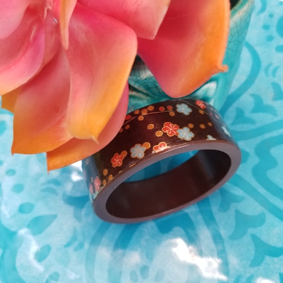 Vintage, Boho Wooden Floral Bangle Bracelet - Picture 11 of 12